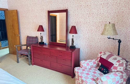 Bromley Mountain Casa | Bromley Mountain VT - Ski in Ski Out, Bromley Village trail side.