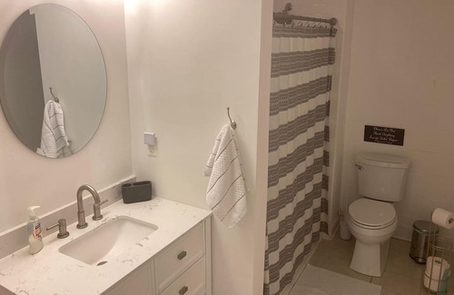 Rio Apartamento | Spacious One Bedroom Apartment, Charlottesville! Beautiful & Convenient Location