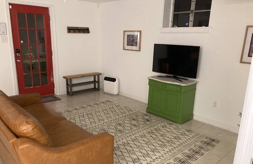 Rio Apartamento | Spacious One Bedroom Apartment, Charlottesville! Beautiful & Convenient Location