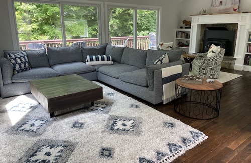 Lakeville Casa | Cozy lake house close to Hotchkiss, Indian Mountain and Berkshire Schools!