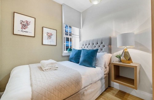 St George's Quarter Apartamento | Host & Stay | Queen Square Apartment