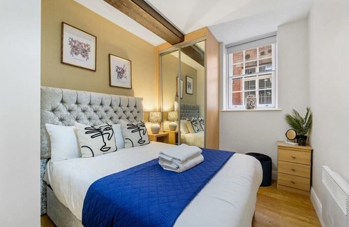 St George's Quarter Apartamento | Host & Stay | Queen Square Apartment