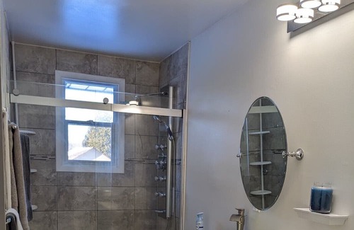 South Dundas Casa | Quiet home w/ hot tub. Close to Seaway, nature trails & beach. Pets ok, W/D