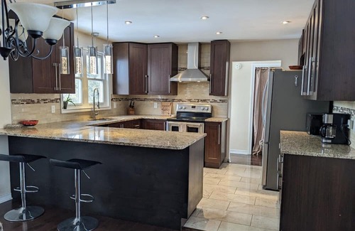 South Dundas Casa | Quiet home w/ hot tub. Close to Seaway, nature trails & beach. Pets ok, W/D