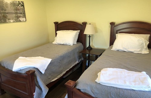 Bloomington Otro | Close to Indiana University, many lakes & parks! Totally renovated farmhouse.