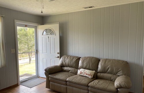 Elizabethton Condominio | Fenced yard pets welcome