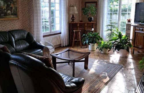 Bures-sur-Yvette Casa | Vrbo Property