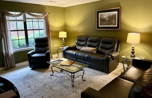 Flintstone Casa | Mtn Vista B Hot Tub Fireplace BBQ Wi-Fi