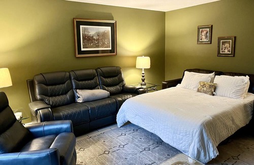 Flintstone Casa | Mtn Vista B Hot Tub Fireplace BBQ Wi-Fi