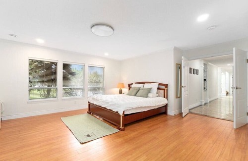 Richmond Casa | Spacious bachelor suite with private bathroom in tranquility area