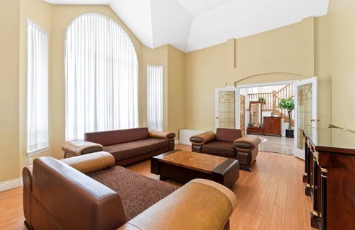 Richmond Casa | Spacious bachelor suite with private bathroom in tranquility area