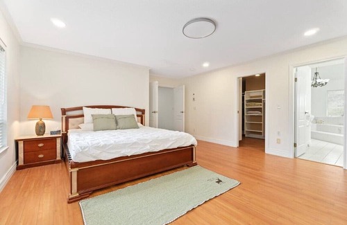 Richmond Casa | Spacious bachelor suite with private bathroom in tranquility area