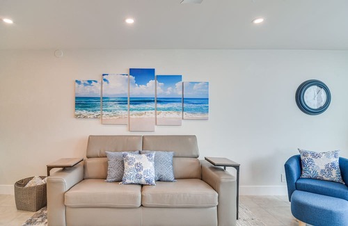 Palma del Mar Condominio | Stylish St Petersburg Condo w/ Balcony + Bay Views