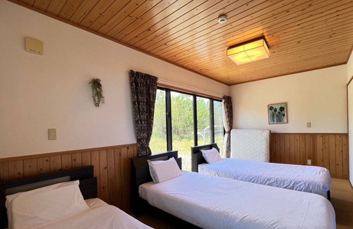 Shoshi Casa | Ocean Hills Villa on the hill where you can feel t / Kunigamigun Okinawa