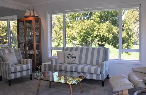 Nelson Casa | Sunny Riverside Retreat