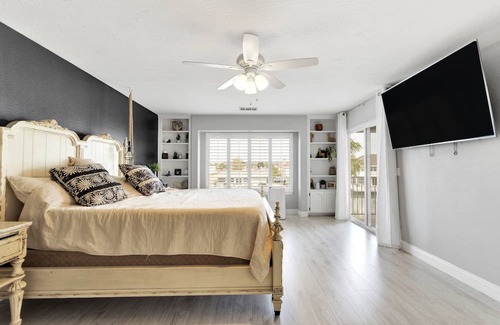 Victorville Casa | Lakefront Serenity Retreat