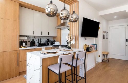Waterfront Condominio | New Modern Ocean Studio with Balcony