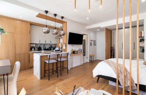 Waterfront Condominio | New Modern Ocean Studio with Balcony