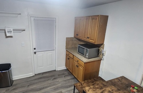 Cove - East Side - Shippan Apartamento | Luxury 2Br with loft space 5 minutes to Downtown/Beach/ w Deck. Pet friendly!