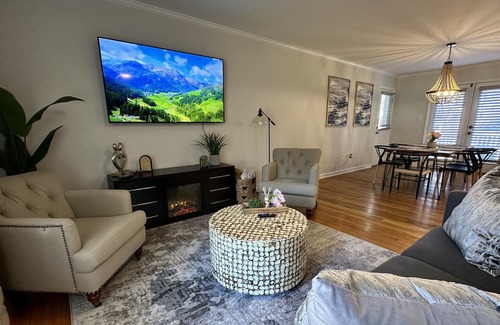 Northeast Raleigh Casa | Luxurious-Stylish Modern Home Close to Downtown Raleigh!