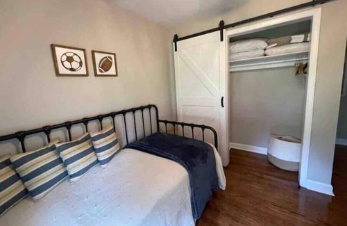 Floyd Casa | ⭐️New Listing 20% Discount!⭐️ Recently renovated house in the Town of Floyd