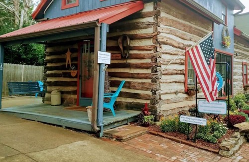 Maysville Cabina | The Cabin at 112 Main Street Augusta: Rustic River Retreat