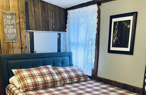 Maysville Cabina | The Cabin at 112 Main Street Augusta: Rustic River Retreat
