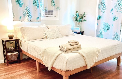 Punaluu Casa | >NEW< Seaside Sanctuary ~ Beach Access, Views, A/C