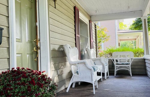Lansing Casa | Central, Westside 4BD/2BT home with Huge extra lot. Pet Friendly. Long-term only