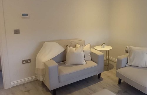 Crawcrook Casa | Beautifully presented 3 bedroom house. 5 miles from Newcastle city centre.