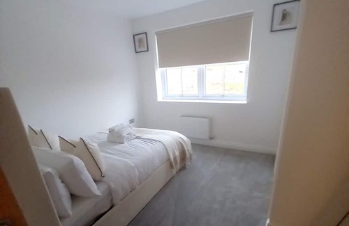 Crawcrook Casa | Beautifully presented 3 bedroom house. 5 miles from Newcastle city centre.