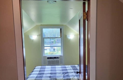 East Kootenay Apartamento | (A)Quaint 2 bd apt w/view 4 guests