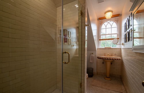 Berryville Casa | Caryswood: Historic Gem in VA