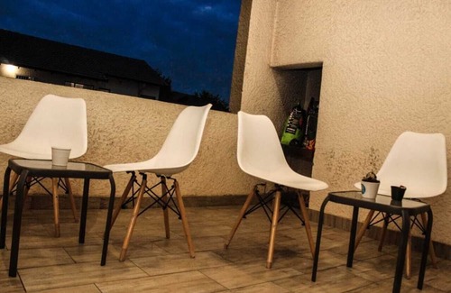 Flora Park Apartamento | Semeni Asante Apartment