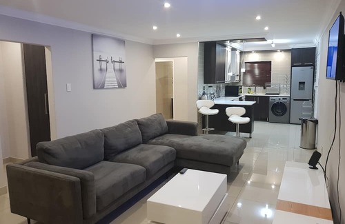Flora Park Apartamento | Semeni Asante Apartment