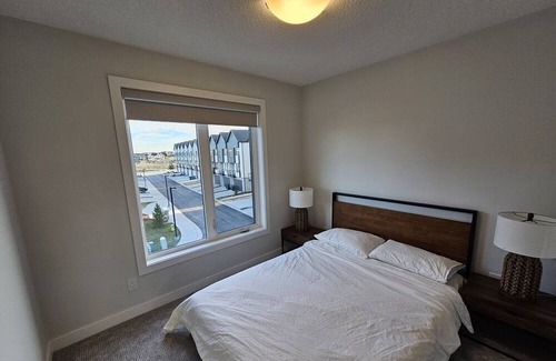 Calgary Casa | This townhouse is a 3 bedroom(s), 2.5 bathrooms, located in Calgary, Alberta.