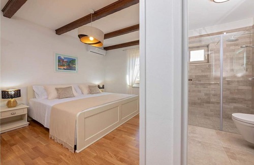 Topid Casa | Villa Mercedes is a nice newly built holiday home with swimming pool near Labin.