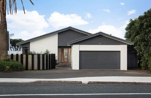 Waihi Beach Casa | ALL THE 3'S @ NUMBER 3