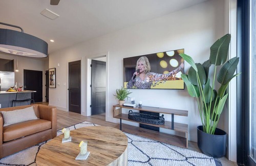 West End Casa | Adonis - Odyssey - Heart of Midtown