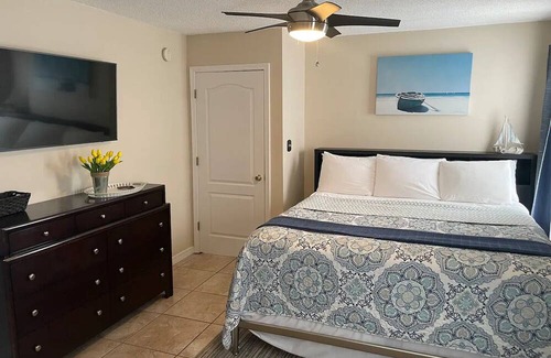Fort Walton Beach - Destin Casa | Pet Friendly, Outdoor Living, Heatable Pool & Spa, Walk To Beach