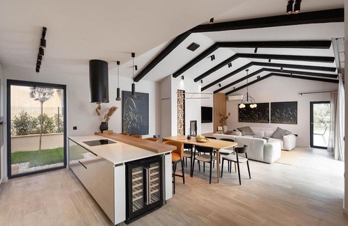 Kadumi Casa | Villa Pedena, modern villa for 8 guests with pool and wellness only 6 km from the town of Porec and