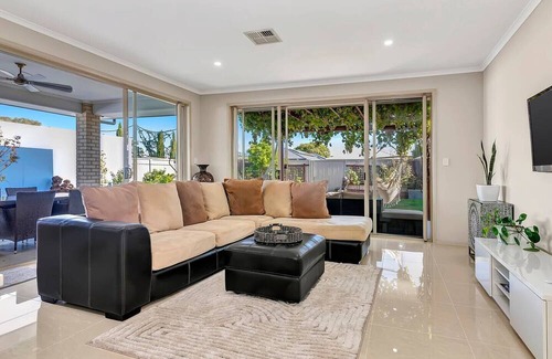 Woodville Gardens Casa | The Grapevine An Indoor Outdoor Urban Retreat