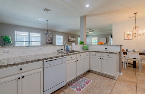 Wetmore Casa | Luxury Home with Hot-Tub & Patio by 6Flags & Seaworld