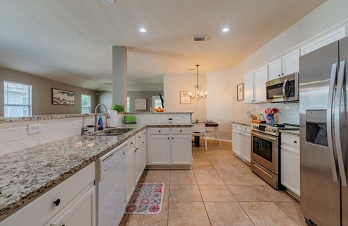Wetmore Casa | Luxury Home with Hot-Tub & Patio by 6Flags & Seaworld