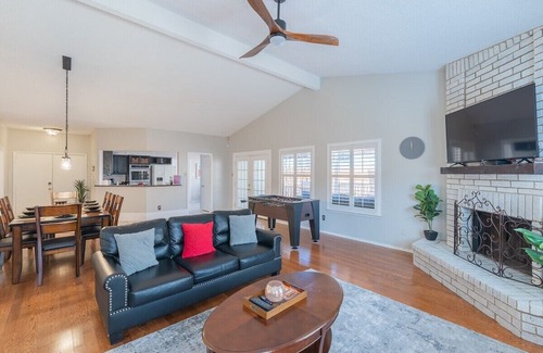 North San Antonio - SAT Casa | Beautiful House with Pool, Games & Relaxing Covered Patio