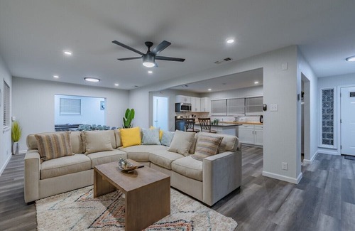 Wetmore Casa | Luxurious home with Hot tub & Tree Deck by 6Flags