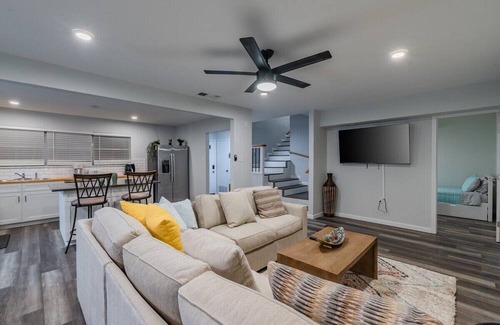 Wetmore Casa | Luxurious home with Hot tub & Tree Deck by 6Flags