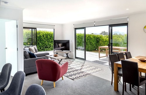 Martinborough Casa | Tuscan Sunset, Martinborough