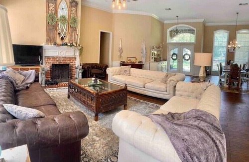 Brookston Casa | Beautiful Resort Home Central to Casino and Paris!