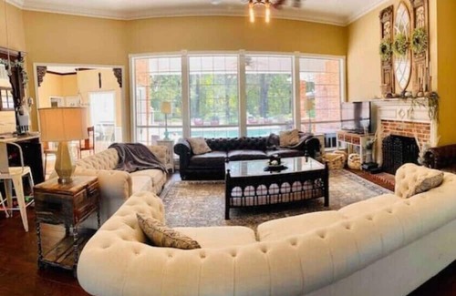 Brookston Casa | Beautiful Resort Home Central to Casino and Paris!